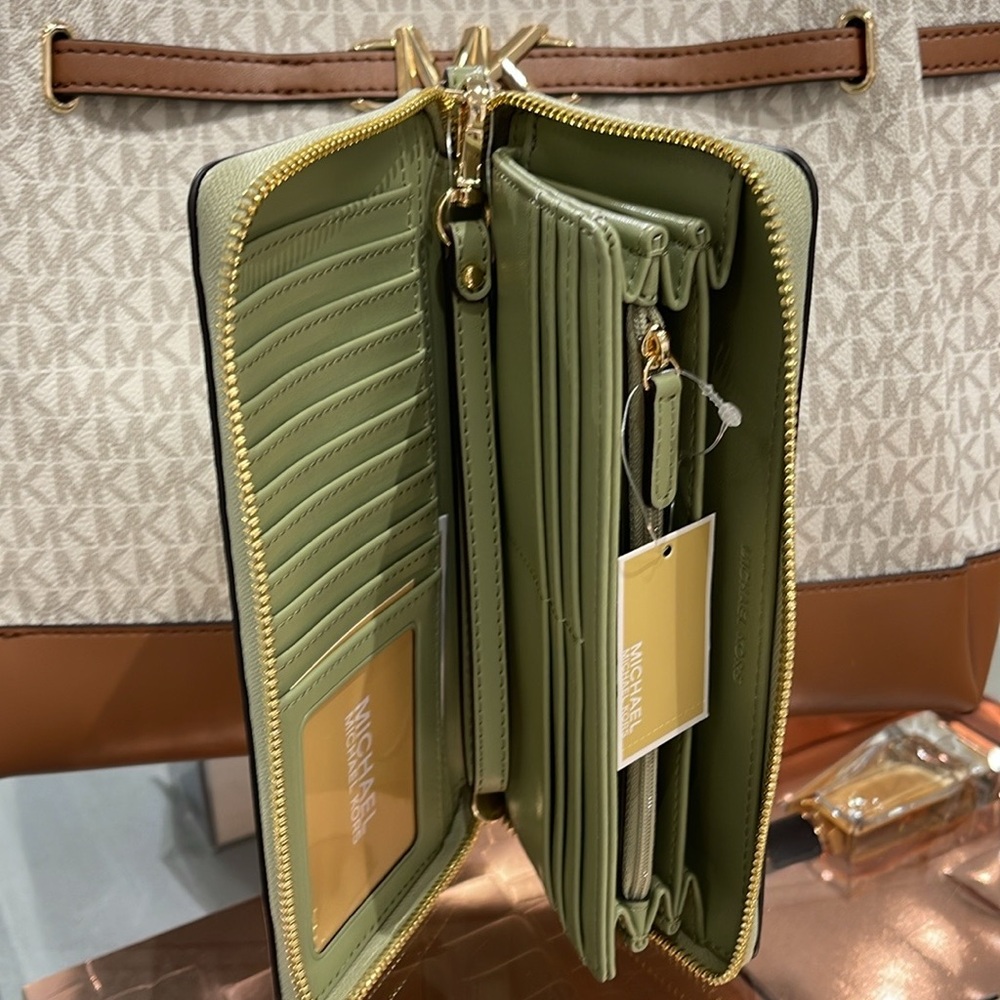 MICHAEL KORS
Leather Continental Wristlet Phone Case Wallet 
Light Sage
NWT - Picture 5 of 16